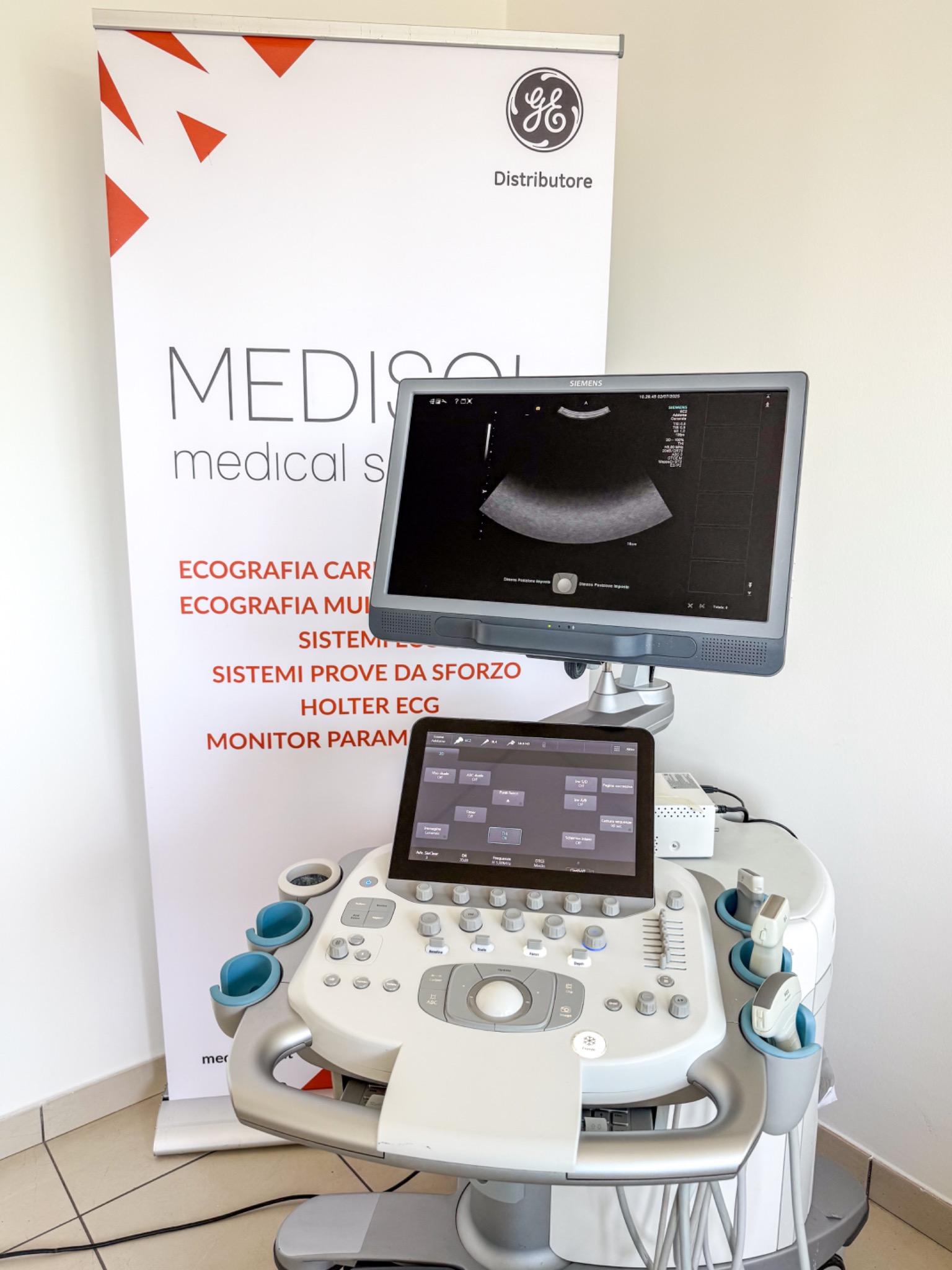 Siemens Acuson S2000 monitor acceso